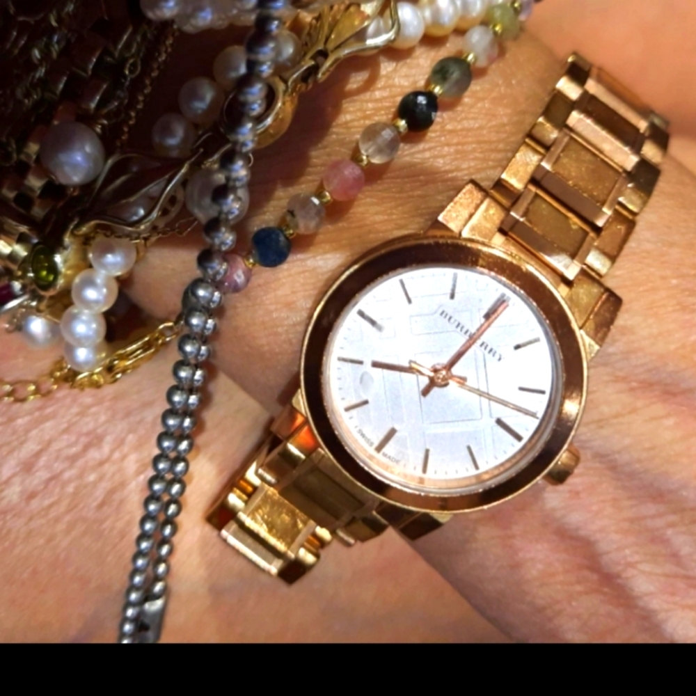 AUTHENTIC GENUINE BURBERRY ROSE GOLD WATCH ⌚️ DEPLOYMENT CLASS STAINLESS ♥️ ✨️